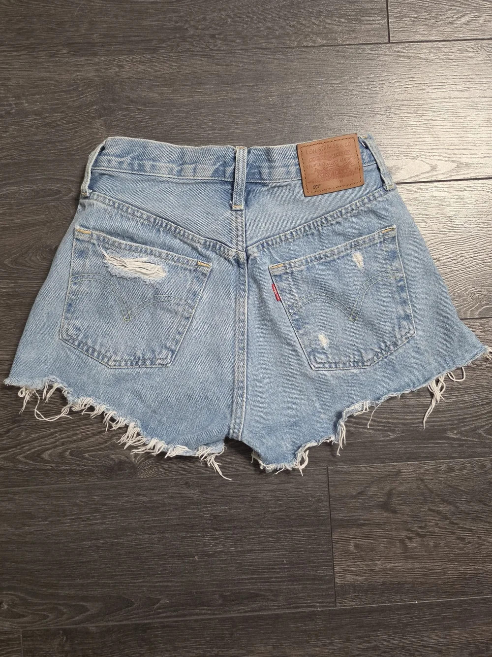 Levi’s 501 High Rise Distressed Denim Shorts W26